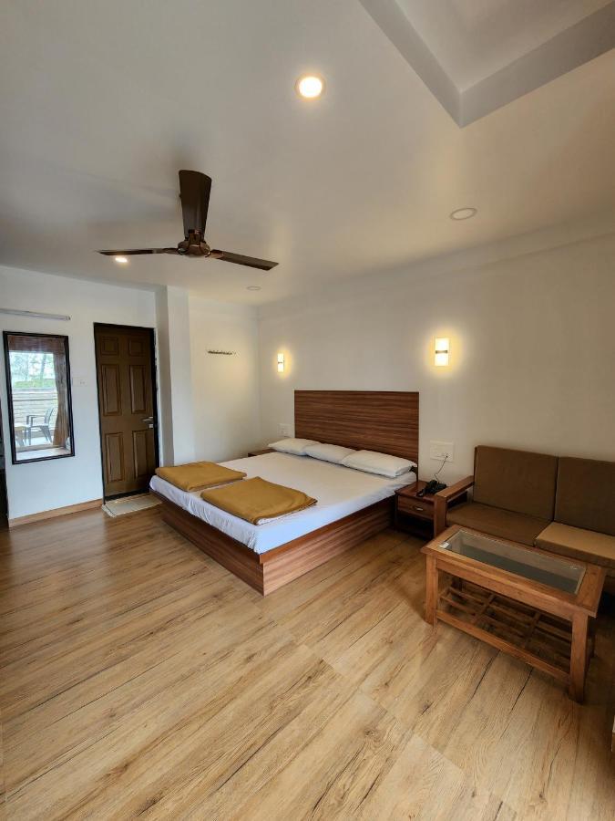 Regal Panhala Residency Hotel Екстериор снимка